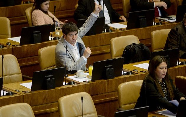 Diputado Monsalve (PS) entrega propuesta sobre incentivo al retiro para profesores