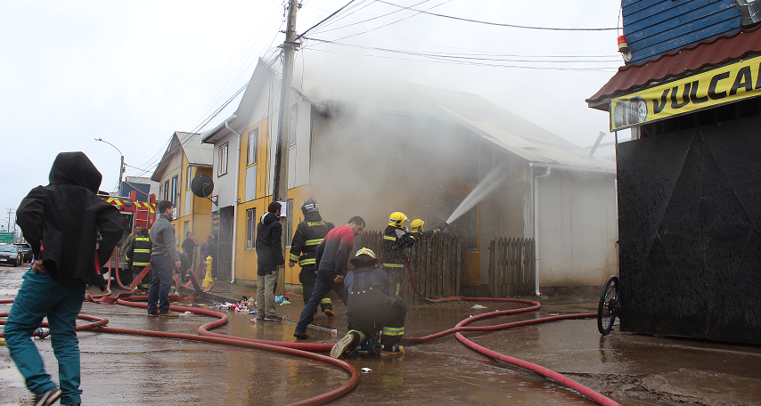 Solitaria anciana pierde su casa por segunda vez producto de un incendio ocurrido en Cañete