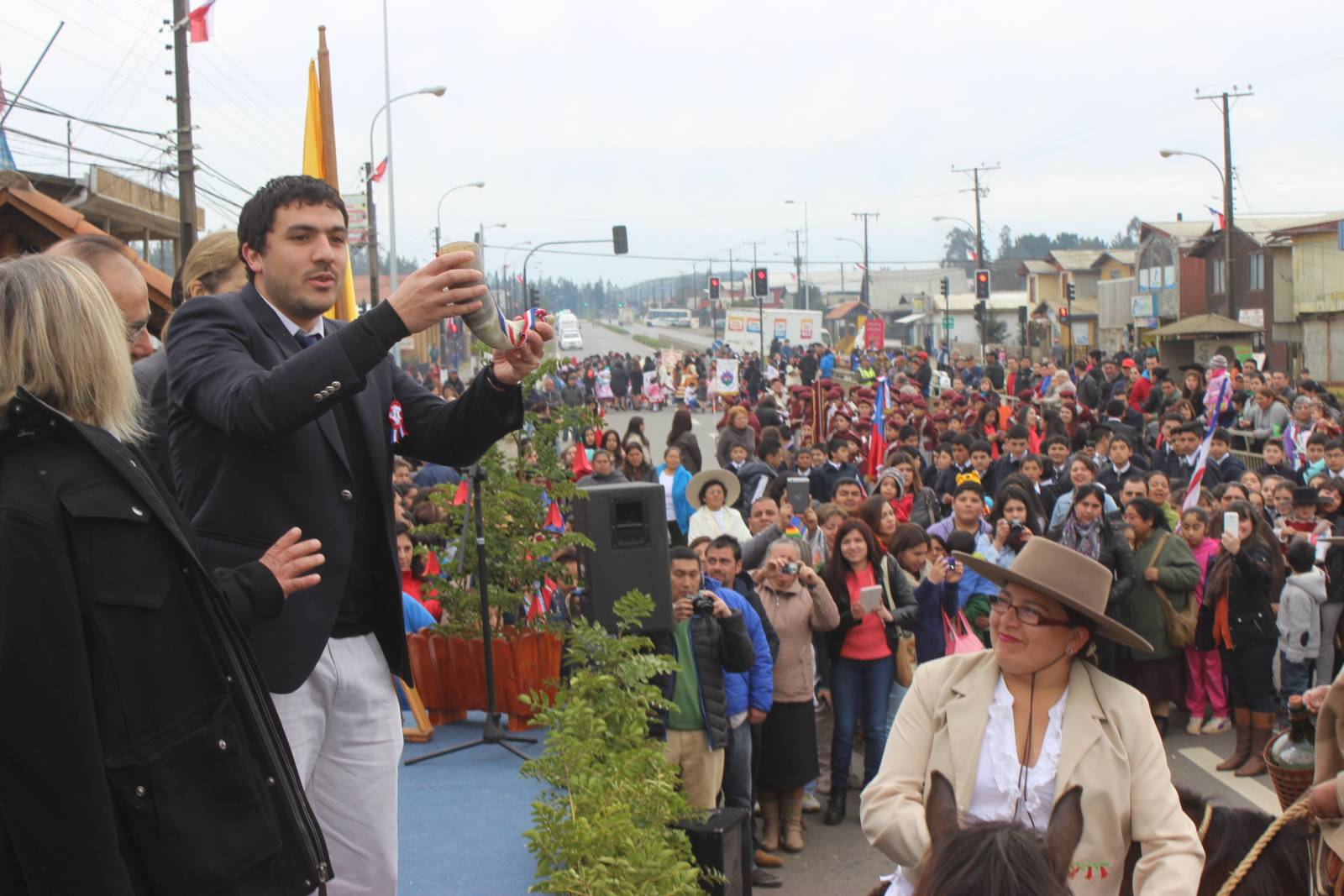 Los Álamos: Comunidad de Cerro Alto rindió honores a la patria con impecable desfile