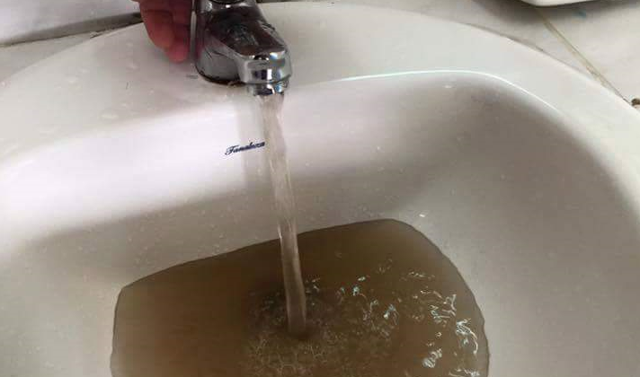 Alcalde de Lebu exige a Essbio que se responsabilice por mala calidad de agua potable