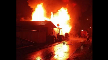 Vivienda terminó en cenizas tras voraz incendio en Tubul