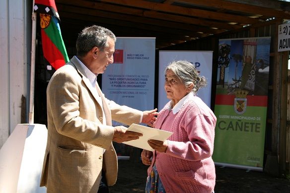 CNR entrega inéditos bonos de riego en zona de rezago de Arauco e inaugura junto a INDAP sistema de cosecha de aguas lluvia