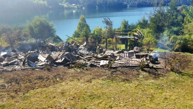 Una cabaña completamente quemada dejó nuevo atentado incendiario en la provincia de Arauco