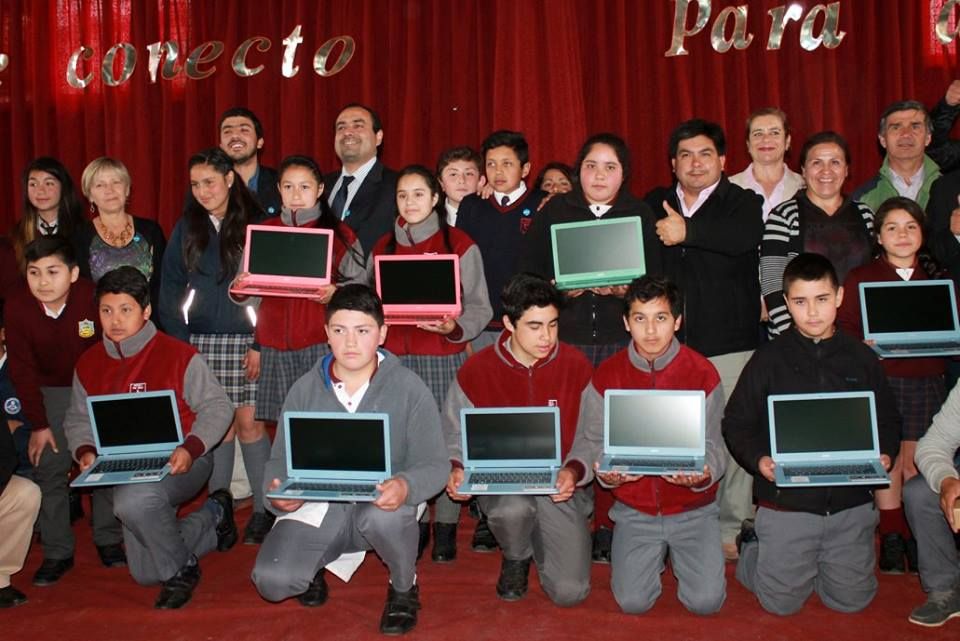 Estudiantes de Los Álamos recibieron computadores