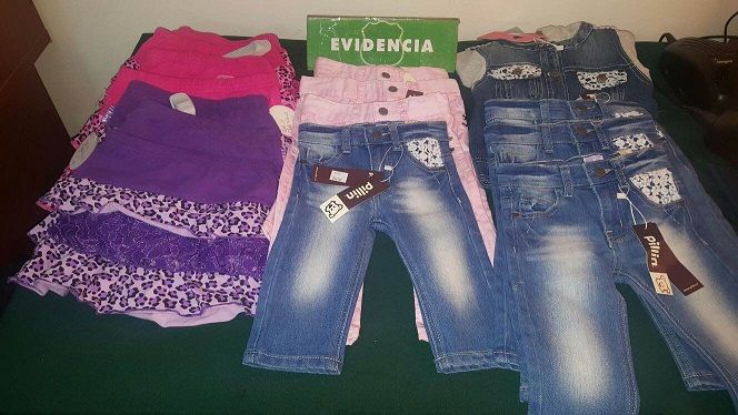 Pareja fue sorprendida robando con carro de feria “biónico” en céntrica tienda de ropa infantil en Cañete