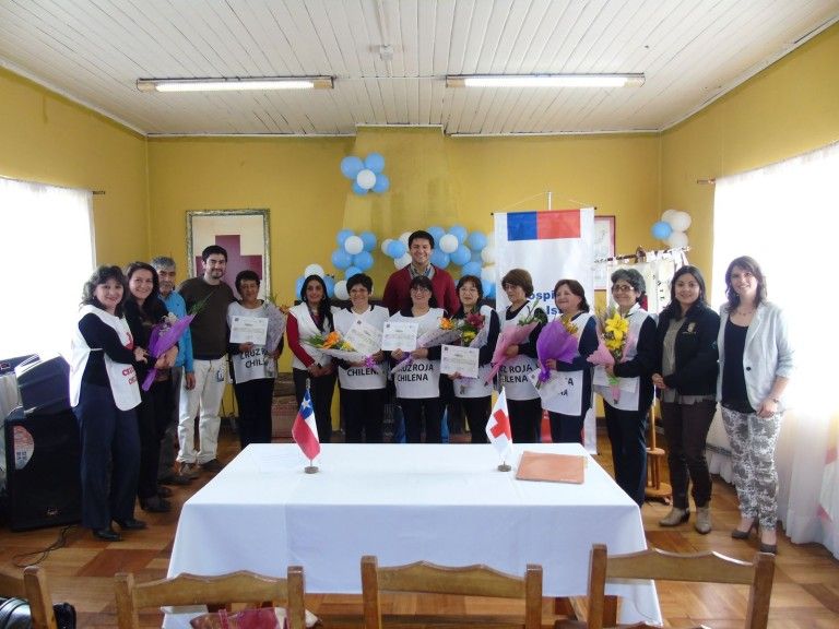 Voluntarias de Cruz Roja son certificadas por Hospital de Lebu como monitoras de adulto mayor