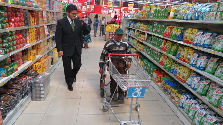 En Curanilahue crearon ingenioso carro de supermercado para discapacitados