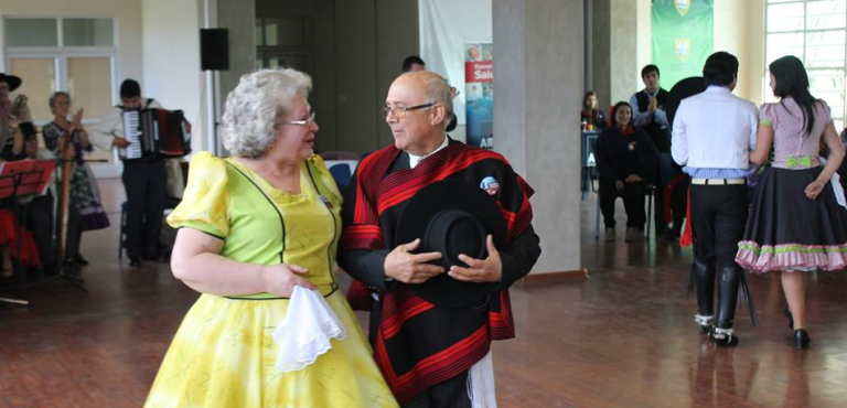 Adultos mayores de la región exhibirán sus habilidades artísticas en Los Álamos