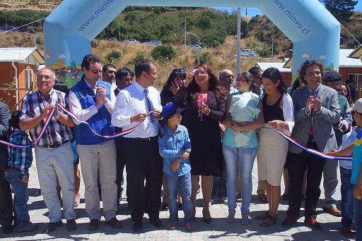 Trece familias de Punta Lavapié damnificadas del terremoto reciben llaves de sus casas