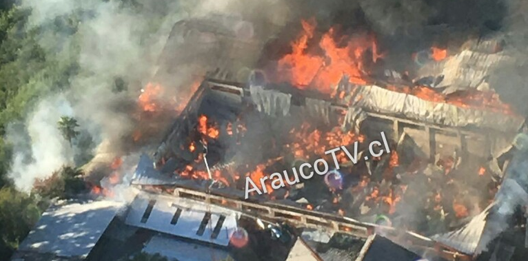 Reveladoras imágenes aéreas del incendio que este lunes borró del mapa al Mercado de Cañete