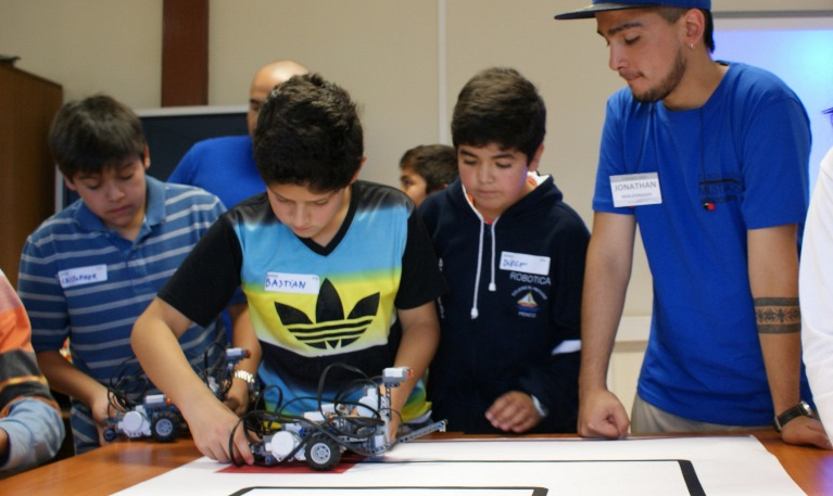 Programa de Robótica Educativa Mustakis abre postulación a becas