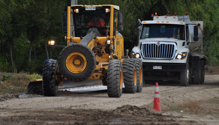Vecinos de Isla Mocha ven con alegría avance de las obras de reparación de camino principal