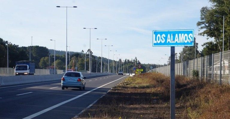 Alcalde de Los Álamos molesto por la instalación de diminutos letreros en la Ruta 160