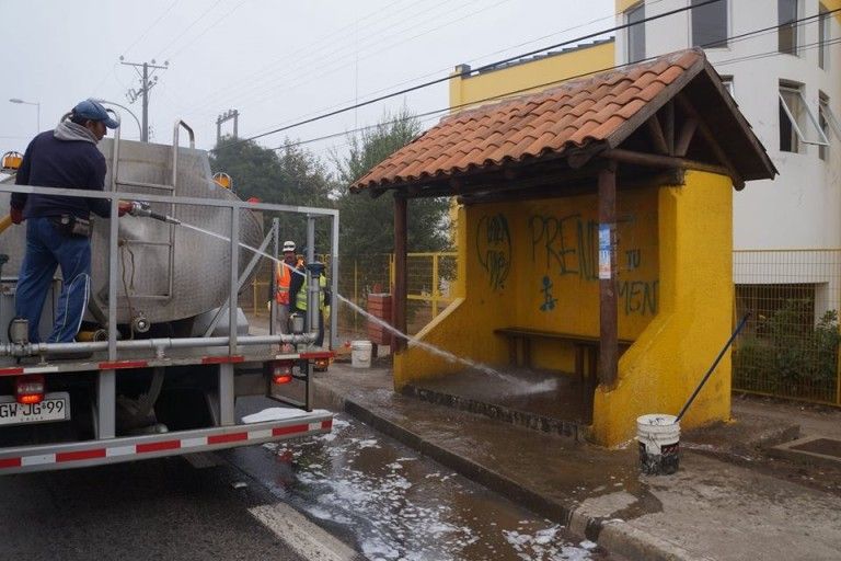 Municipio de Los Álamos inicia plan de limpieza permanente de paraderos