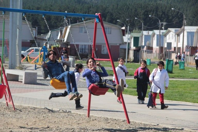 Lebu: Vecinos de las poblaciones Salvador Allende y Antonio Rebolledo felices con nueva Plaza Segura