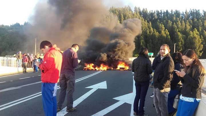 Trabajadores del mar protestan en Tubul contra cobros en muelle artesanal y multas asociadas a descarga