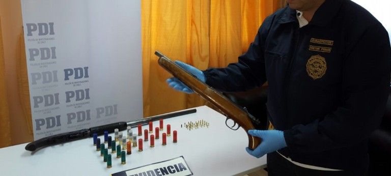 PDI detuvo a hombre en Lebu por llevar en su vehículo armas adulteradas y municiones