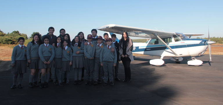 Lebu: Estudiantes de escuela Los Filtros disfrutaron de vuelos en avioneta
