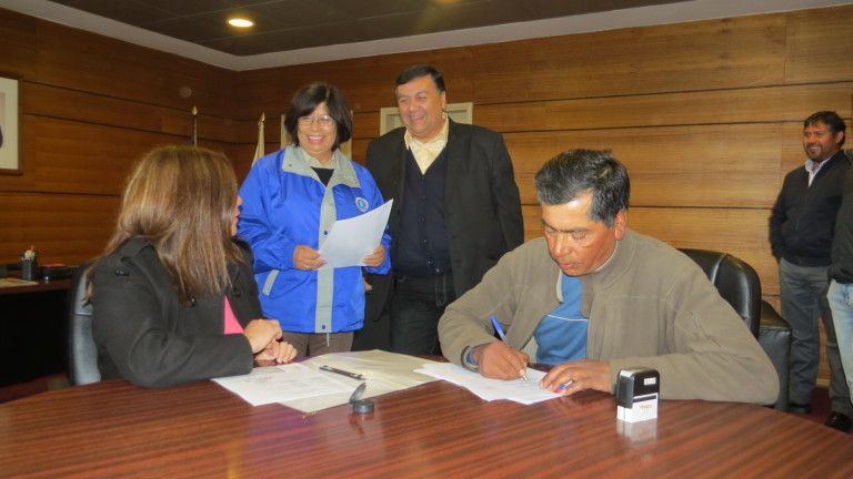 Boteros de Lebu recibieron fondos para adquisición de camiones pluma y así mejorar descarga de recurso jibia