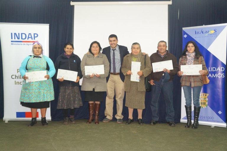 Campesinos de Los Álamos recibieron recursos para mejorar sus ideas productivas