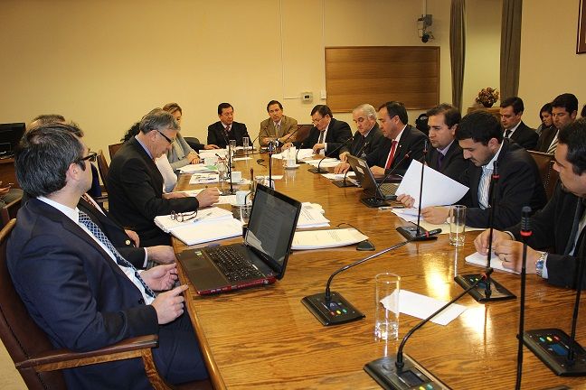 Alcaldes de la provincia llevaron hasta el Congreso su malestar por la inminente apertura del peaje Chivilingo