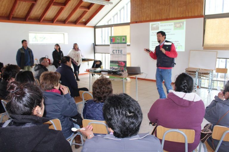 Queseros Cañetinos y Tiruanos aprendieron sobre enfermedades y manejos pecuarios vinculados al parto bovino