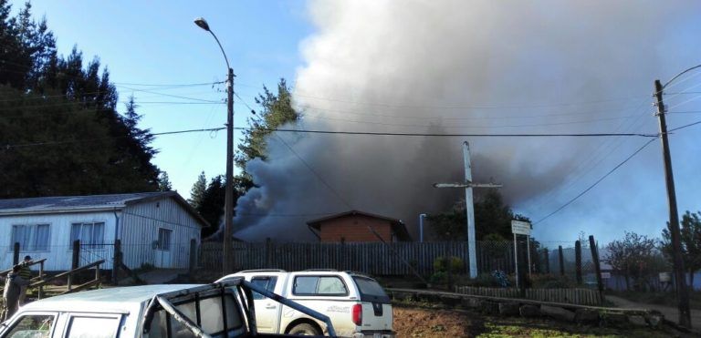 Incendio en Colico Norte está fuera de Control y amenaza a viviendas cercanas