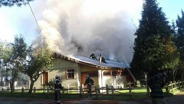 Luego de más de dos horas Bomberos logró controlar incendio en Colico Norte