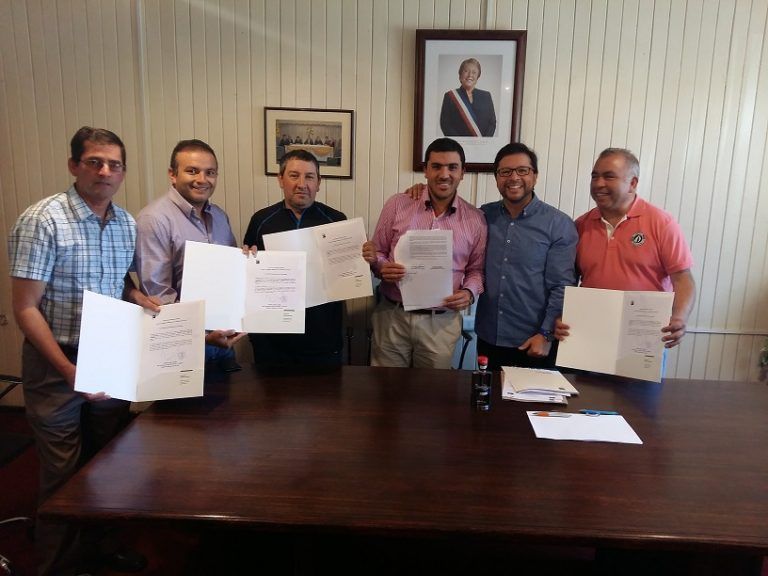 Fuentes y Daroch firman convenio para la construcción de Quioscos Urbanos en el centro de Los Álamos