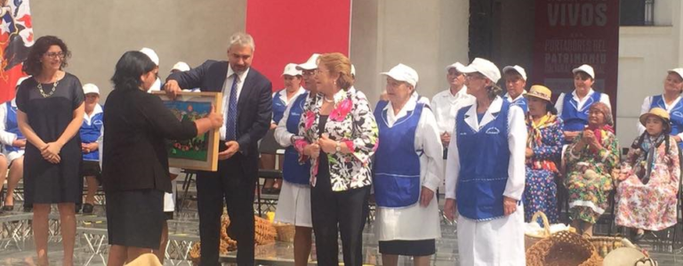 Presidenta Bachelet reconoce a Palomitas Blancas de Laraquete como “Tesoros Humanos Vivos”