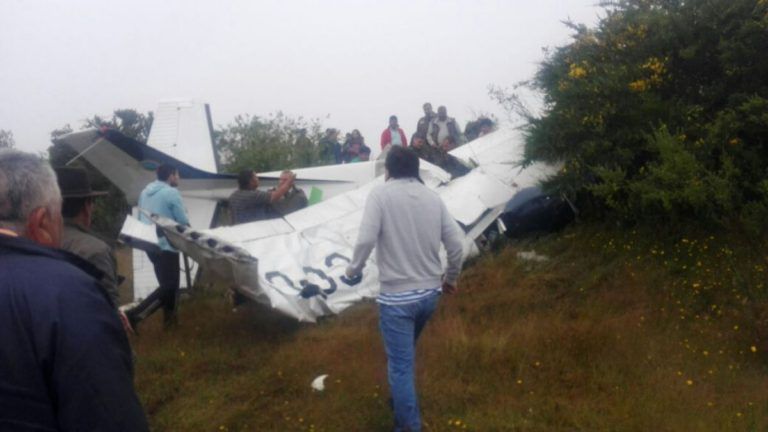 Piloto y 3 pasajeros mueren tras caer avioneta en aeródromo de Tirúa