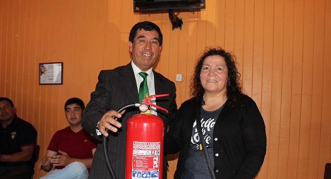 Municipio de Cañete entregó extintores de incendio a vecinos de población Juan Pablo II