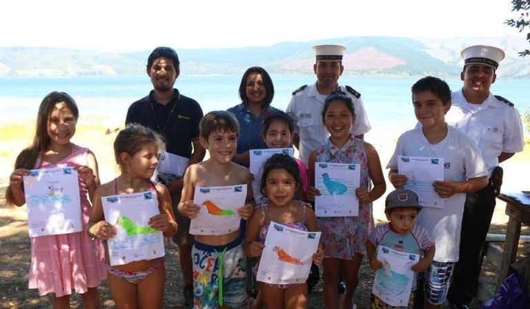 NIÑOS PUDIERON DIBUJAR Y PONER NOMBRE A LOS LOBITOS DEL LAGO LANALHUE.