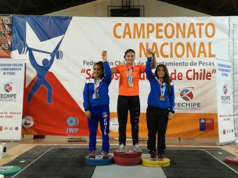 CAÑETE COSECHÓ 17 MEDALLAS EN EL NACIONAL JUVENIL DE LEVANTAMIENTO DE PESAS