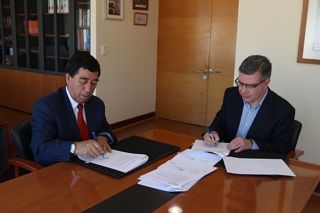 ALCALDE RADONICH FIRMA CONVENIO DE COLABORACIÓN CON MUNICIPIO DE LAS CONDES