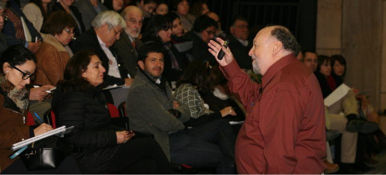 Experto internacional en pensamiento crítico se reunió con profesores de la Provincia de Arauco