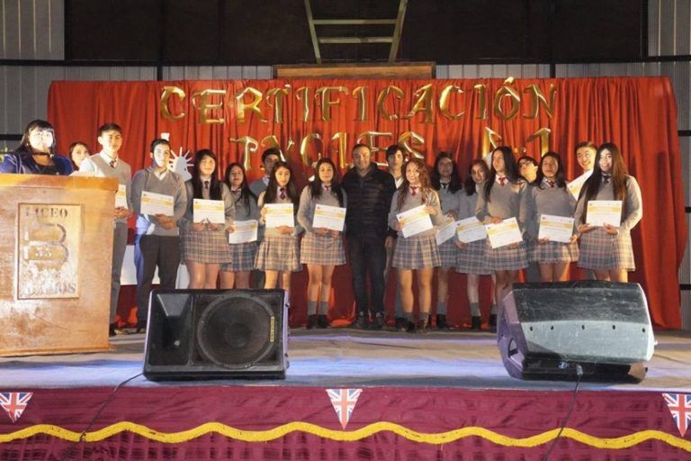ALUMNOS DEL LICEO CAUPOLICÁN DE LOS ÁLAMOS SE CERTIFICARON EN CURSO DE INGLÉS