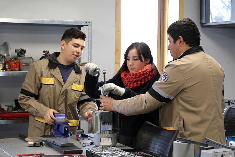 ESTUDIANTES DE EDUCACIÓN MEDIA DE LA PROVINCIA VIVIERON LA EXPERIENCIA DUOC UC