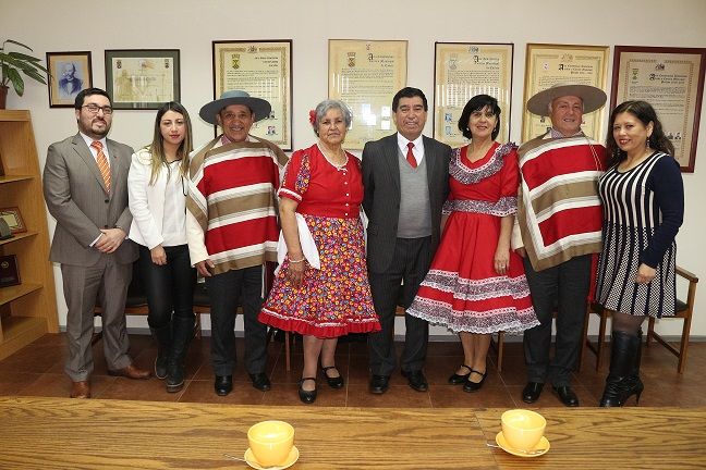CUEQUEROS ADULTOS MAYORES DE CAÑETE RECIBIERON APOYO DEL ALCALDE A UN DÍA DEL PROVINCIAL