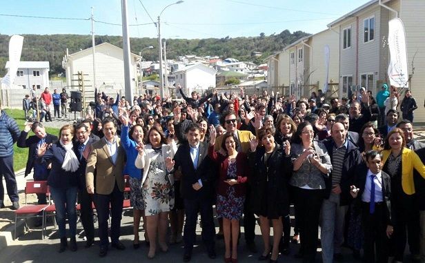 102 familias de Lebu recibieron llaves de sus nuevas casas