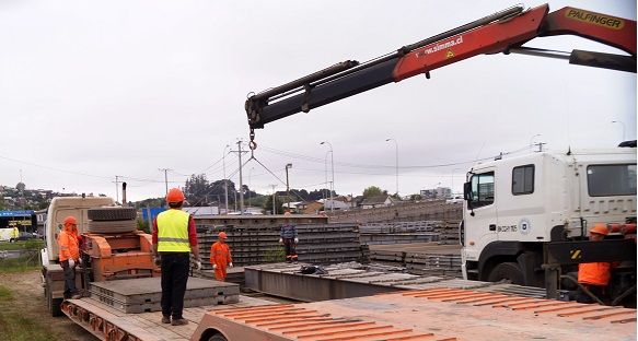 COMIENZA TRASLADO DE PUENTE MECANO A TIRÚA Se trata del primer tramo que será instalado en la provincia de Arauco
