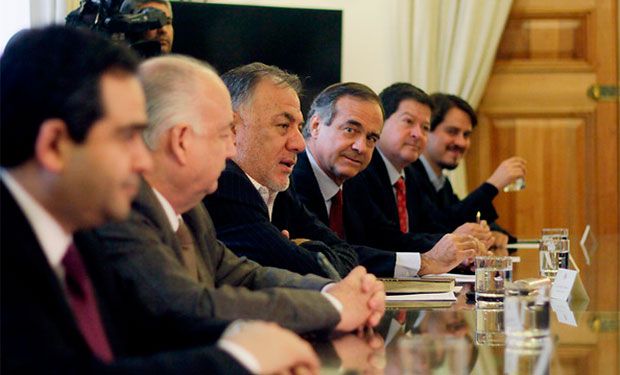 La derrota de la  oligarquía de centro izquierda  – Columna de Opinión