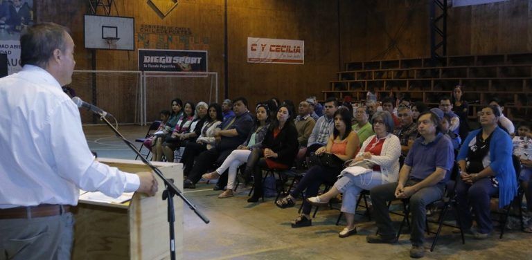 Entrega simbólica de productos a ganadores de Impulsa Arauco 2017