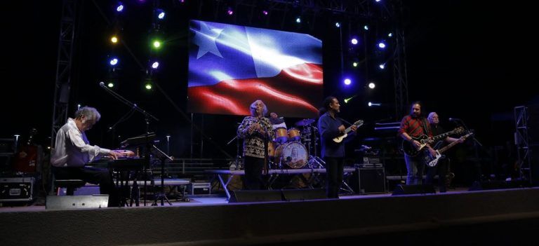 Los Jaivas maravillaron a más de 5 mil espectadores en la Fiesta de la Tortilla de Laraquete