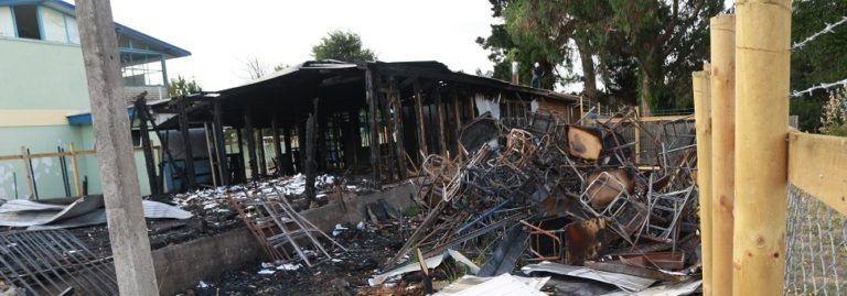 APURAN RECONSTRUCCIÓN DE SALAS DE CLASES DEL LICEO B-56 DESTRUIDAS POR INCENDIO