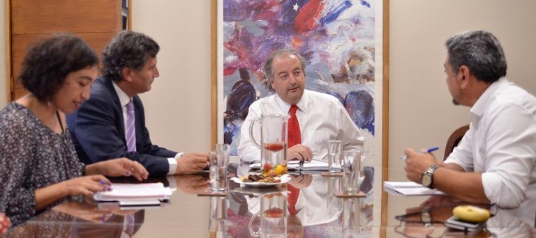 SABAG Y TRABAJADORES A HONORARIOS SE REÚNEN CON MINISTRO Y PIDEN APLAZAR COTIZACIÓN OBLIGATORIA