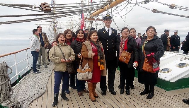 Curanilahuinos visitaron emblemáticas fragatas internacionales