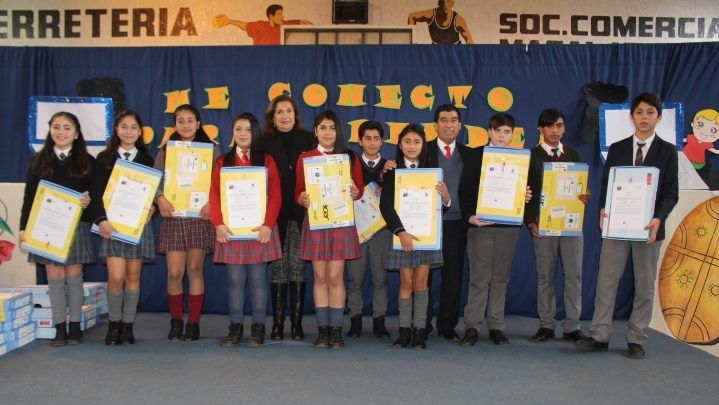 ESTUDIANTES DE CAÑETE RECIBIERON NOTEBOOK E INTERNET GRATIS