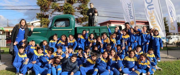 ARAUCO: Niños y adultos vivieron la experiencia de conocer la camioneta de la solidaridad