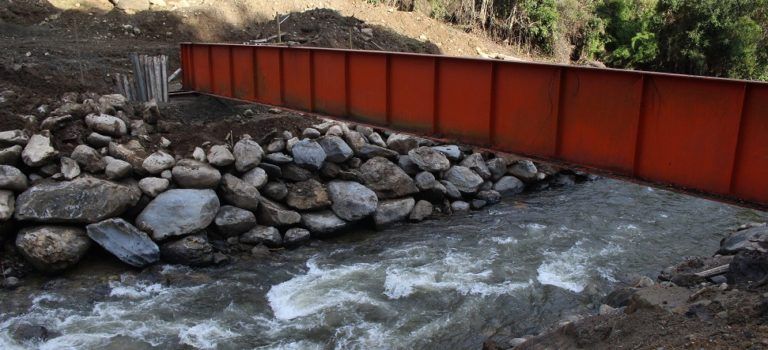 AVANZAN LAS OBRAS DE REPOSICIÓN DEL PUENTE AMARILLO EN CAÑETE